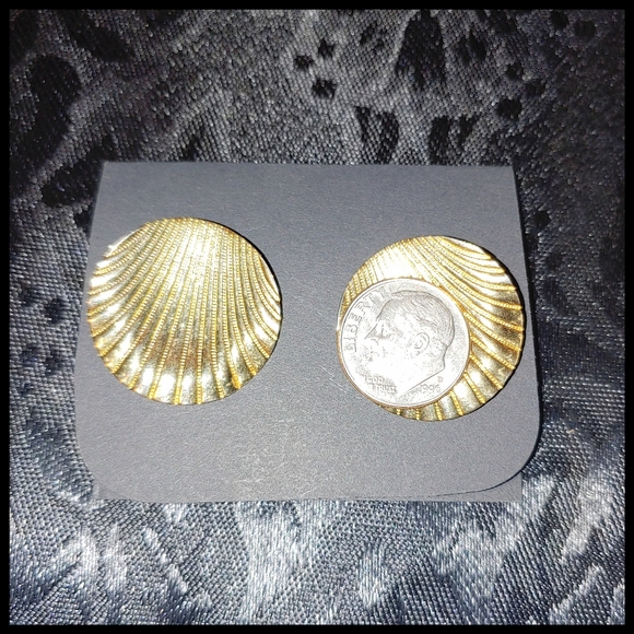 Marked Direction One Gold Tone Earrings - Picture 3 of 6